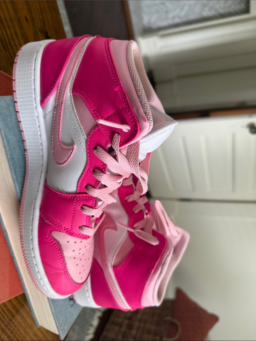 Nike Air Jordan Youth 7 Mid-Top Sneakers in Hot Pink and Light Pink
